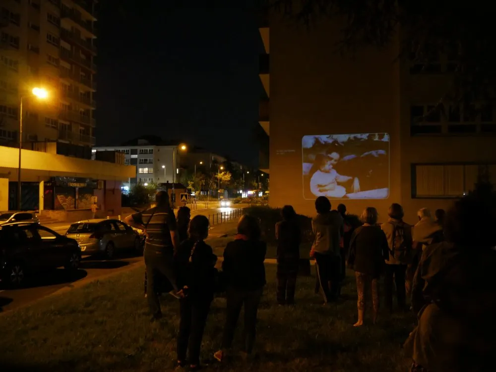 Projection itinérante à Saint-Michel-sur-Orge - 87 © Benoît Labourdette 2021.