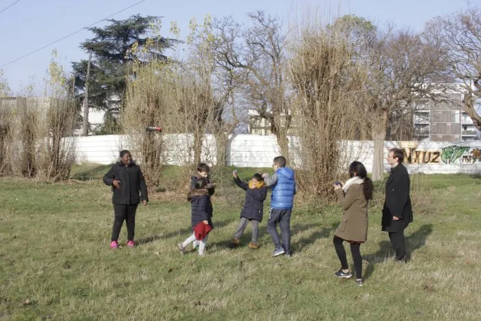 City of Choisy-le-Roi : drone workshop in a neighborhood - 2 © Benoît Labourdette 2016.