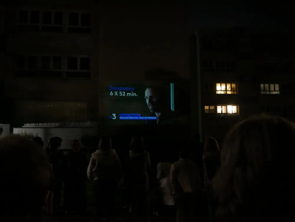 Projection itinérante à Saint-Michel-sur-Orge - 81 © Benoît Labourdette 2021.