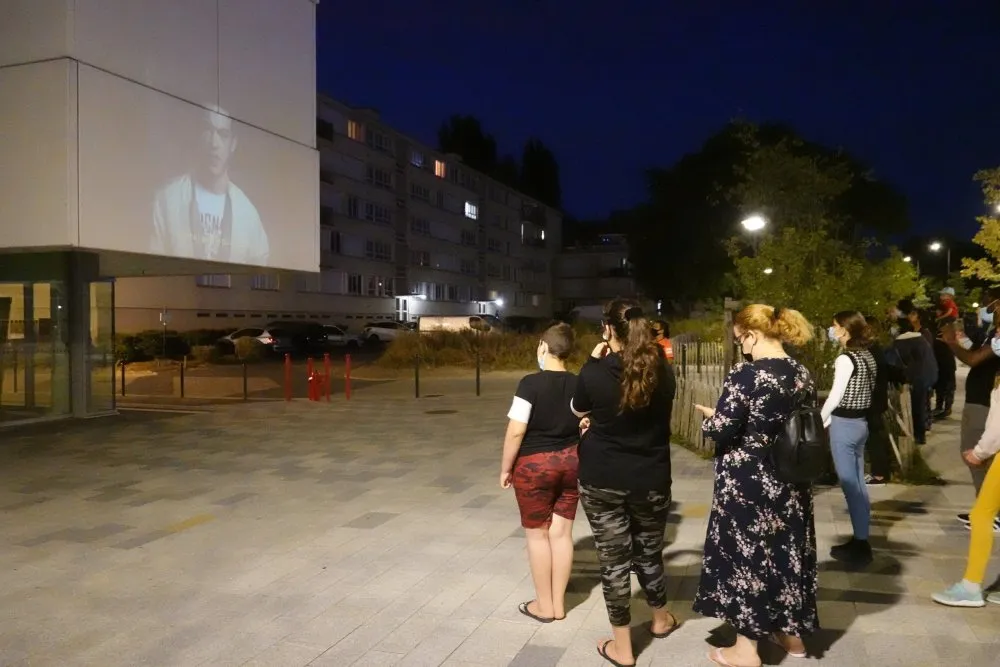 Projection itinérante à Saint-Michel-sur-Orge - 26 © Benoît Labourdette 2021.