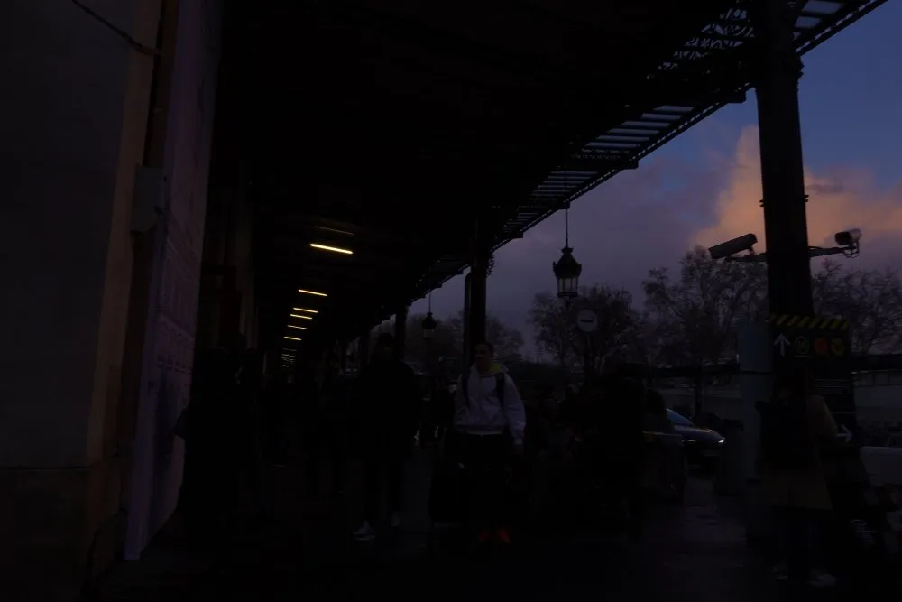 Une larme de fatigue gare d'Austerlitz - 65 © Benoît Labourdette 2024.