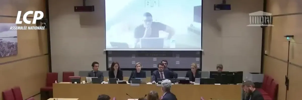 L'évolution de la loi et des pouvoirs symboliques à l'heure des réseaux sociaux
