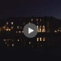 En leur absence