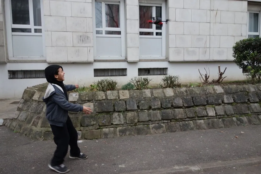 Ville de Choisy-le-Roi : atelier drone dans un quartier - 17 © Benoît Labourdette 2016.