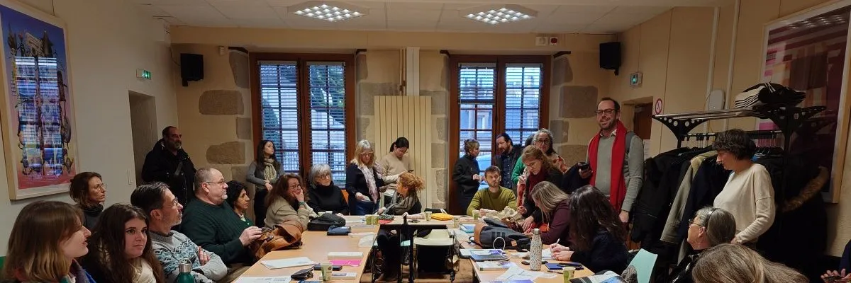 Quand trente-cinq professionnel·le·s découvrent leurs compétences psychosociales par l'expérience créative