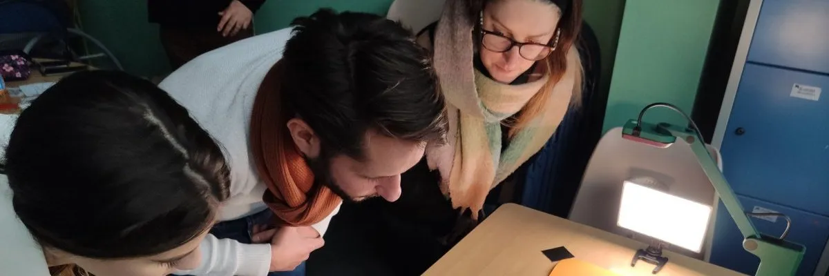 L'intelligence artificielle comme confident : au-delà de l'idéalisation des relations humaines