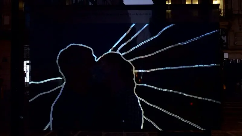 Love in the confined present tense