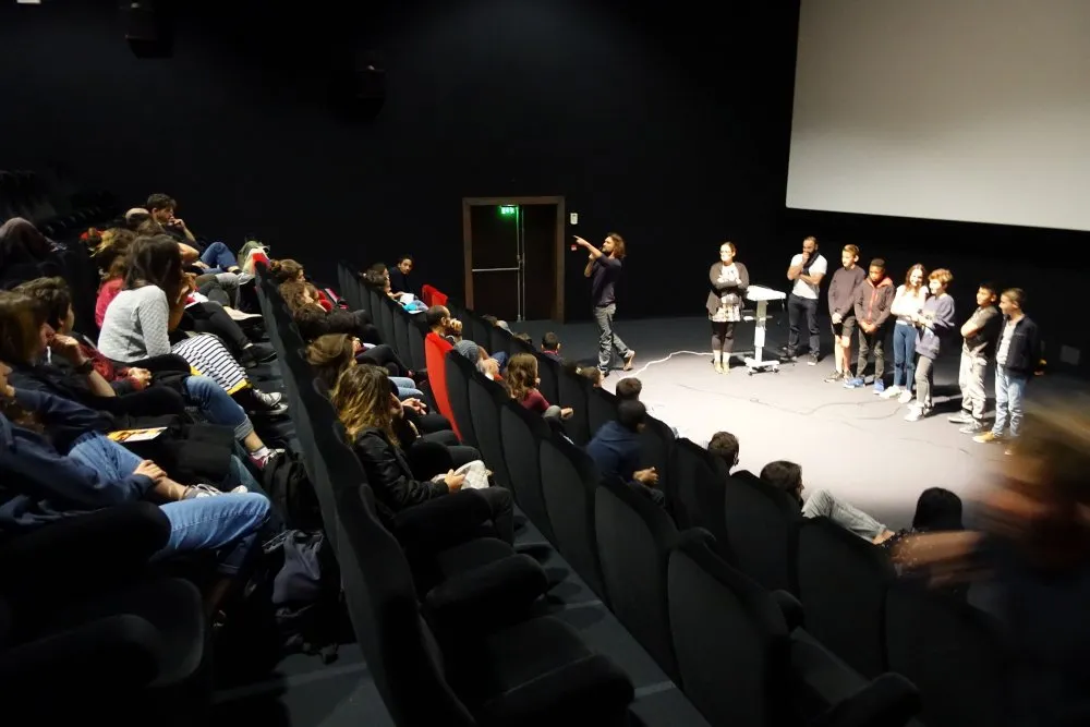 Rencontres régionales Passeurs d'images Rhône Alpes : réalisation d'un film collectif à 80 personnes - 1 © Benoît Labourdette 2017.