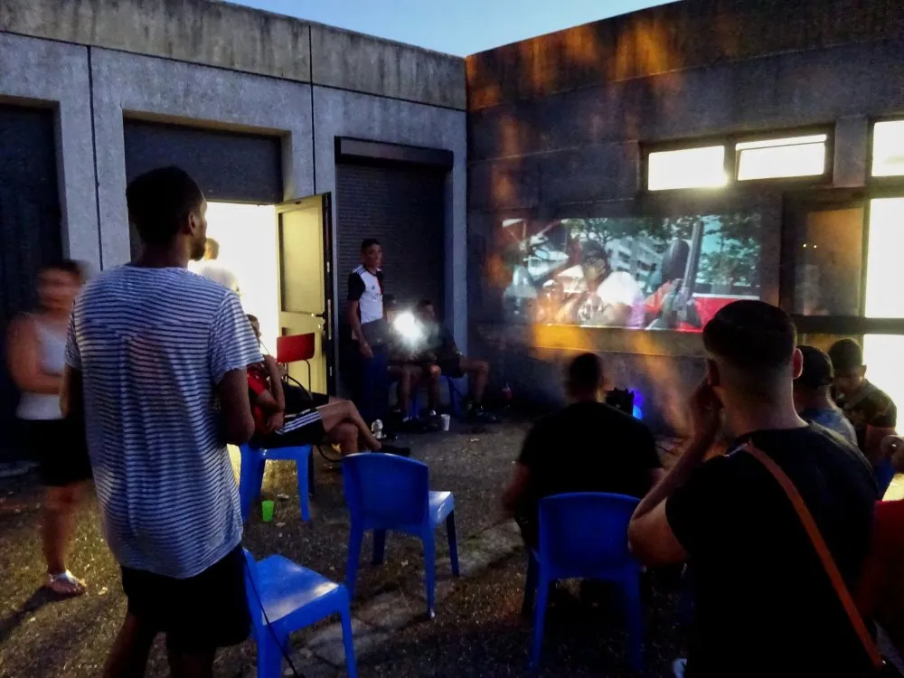 Projection de nuit dans le quartier Fontbarlettes (Valence) - 17 © Benoît Labourdette 2020.