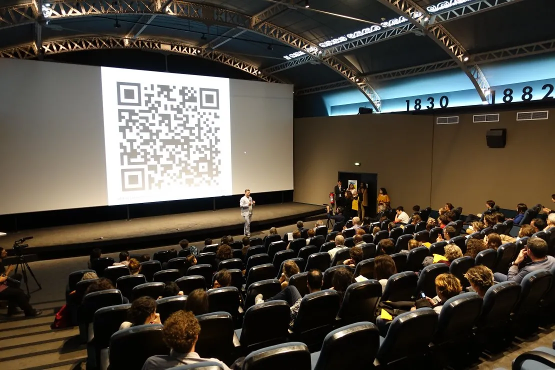 Passeurs d'images : Séance de cinéma interactif. © Benoît Labourdette.
