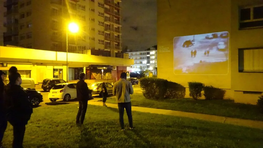 Projection itinérante à Saint-Michel-sur-Orge - 5 © Benoît Labourdette 2021.