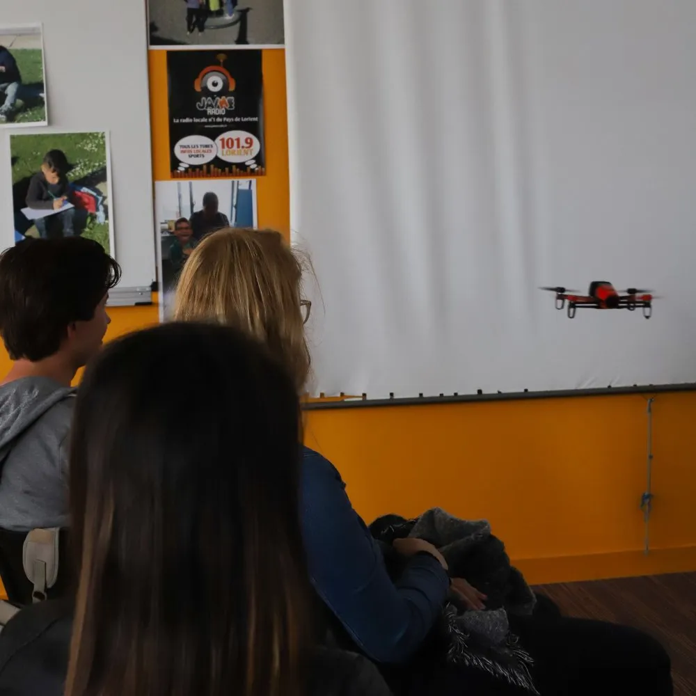 Festival « Le joli mai » : Atelier de réalisation de films avec drone - 18 © Benoît Labourdette 2019.