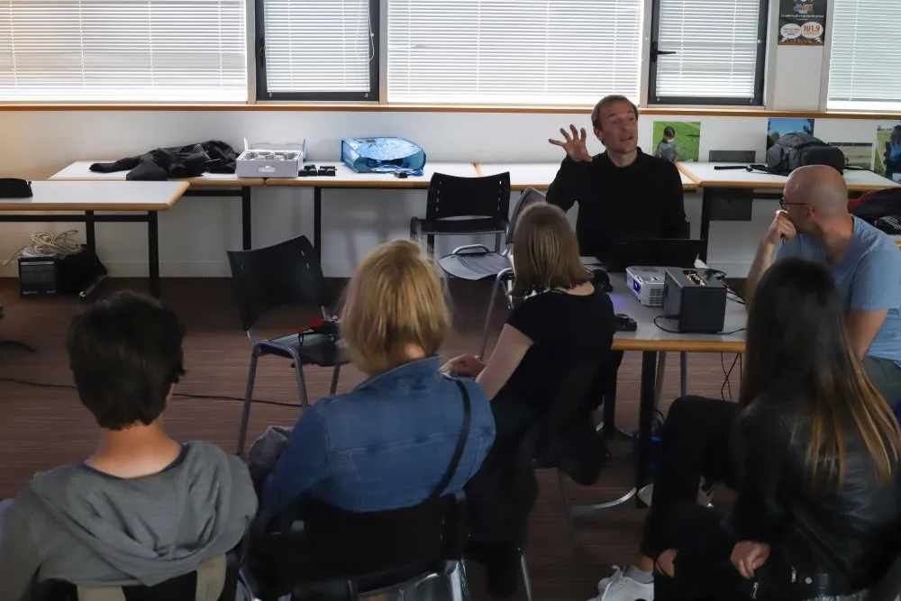 Festival « Le joli mai » : Atelier de réalisation de films avec drone - 2 © Benoît Labourdette 2019.