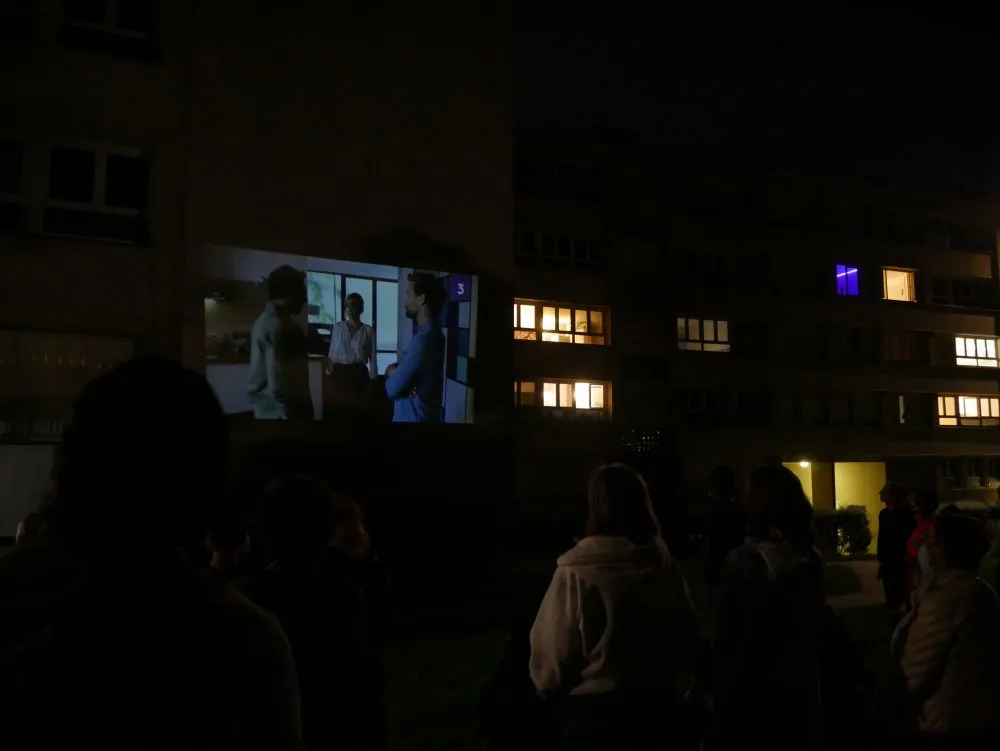Projection itinérante à Saint-Michel-sur-Orge - 83 © Benoît Labourdette 2021.