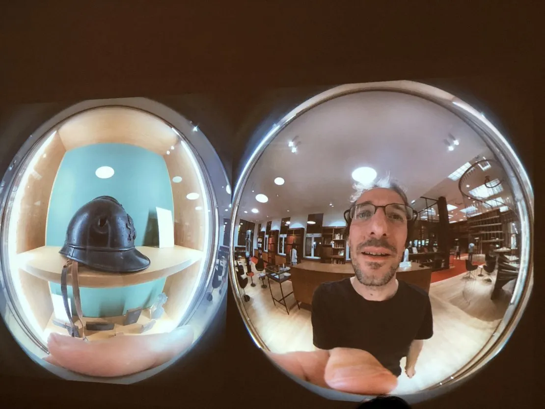 Le sycophante et le miroir. © Benoît Labourdette.