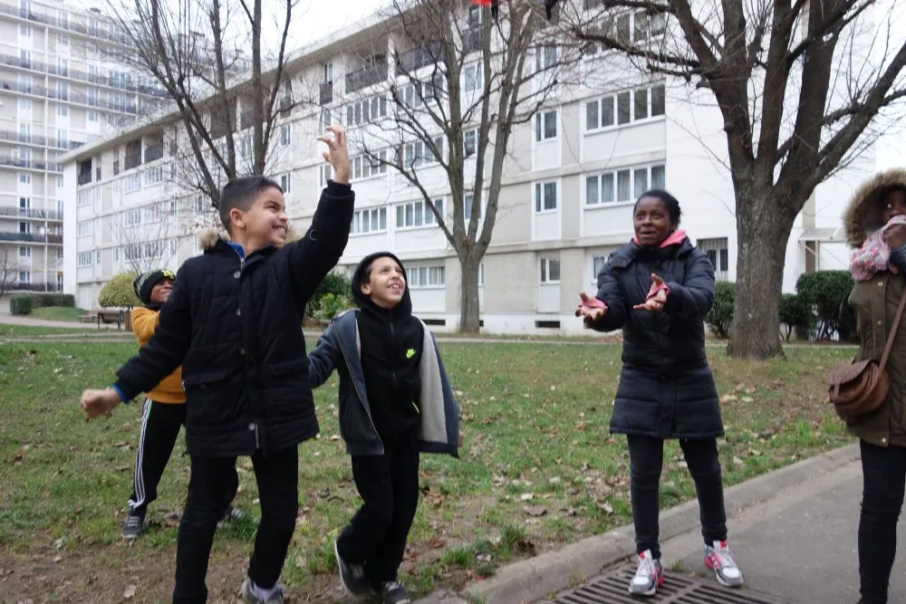 Ville de Choisy-le-Roi : atelier drone dans un quartier - 10 © Benoît Labourdette 2016.