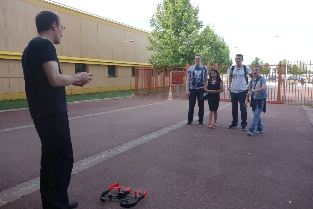 Ville de Mitry-Mory : atelier drone au collège Paul Langevin - 1 © Benoît Labourdette 2017.