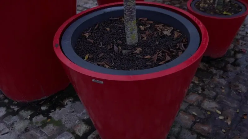 Les pots rouges