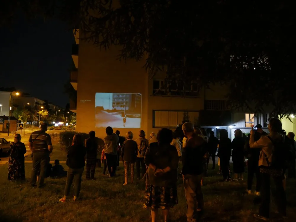 Projection itinérante à Saint-Michel-sur-Orge - 89 © Benoît Labourdette 2021.