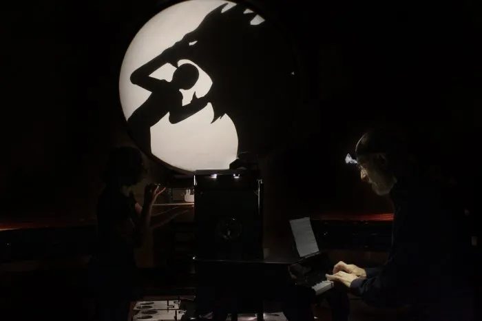 Compagnie Louise Moaty : teaser du spectacle musical « This is not a dream » - 13. © Benoît Labourdette.