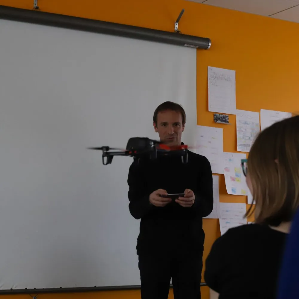 Festival « Le joli mai » : Atelier de réalisation de films avec drone - 1 © Benoît Labourdette 2019.
