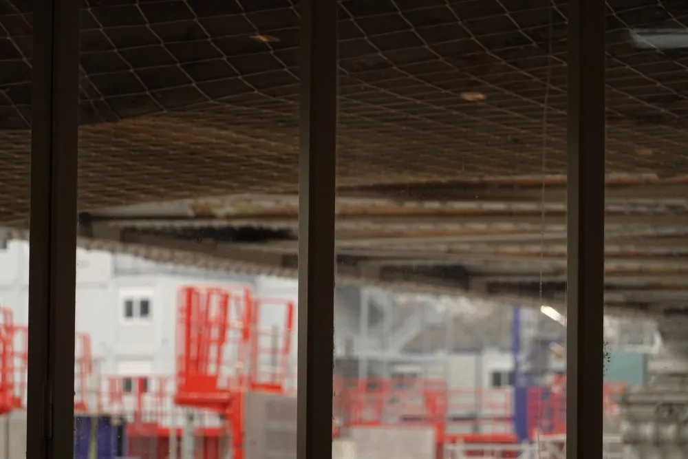 Devant la verrière - 68 © Benoît Labourdette 2025.
