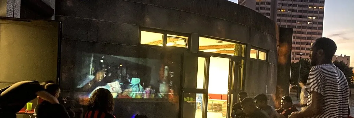 Projection de nuit dans le quartier Fontbarlettes (Valence)