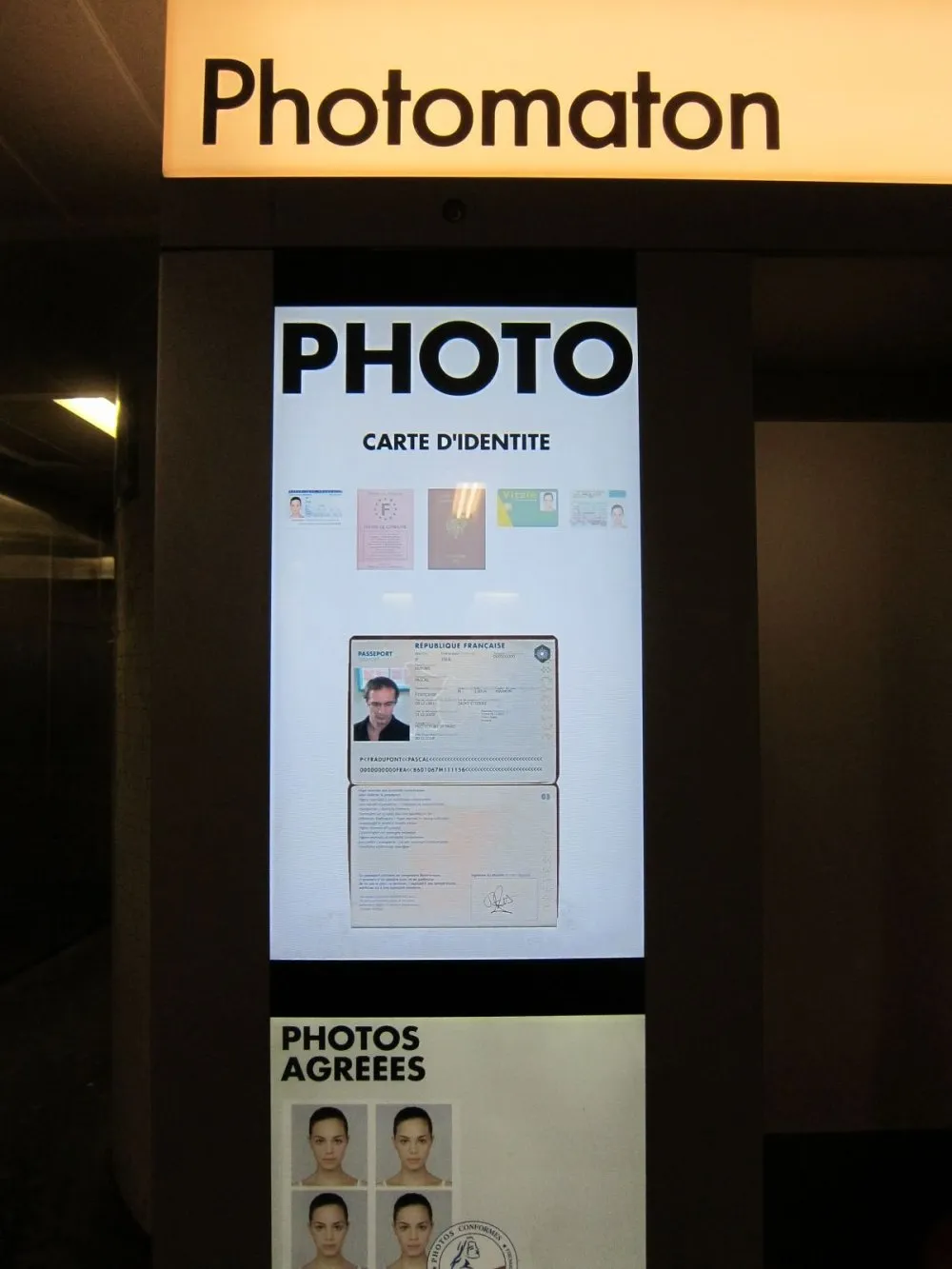 Photomaton automatique - 2 © Benoît Labourdette 2012.