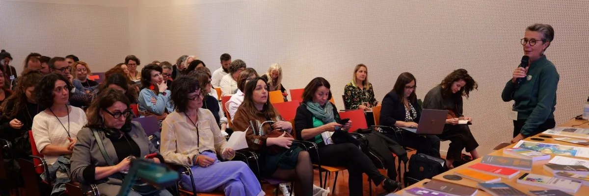  Educating about images, organising disagreement