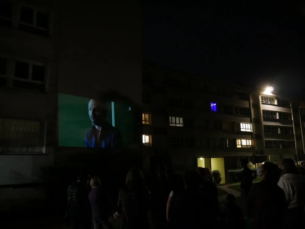 Projection itinérante à Saint-Michel-sur-Orge - 82 © Benoît Labourdette 2021.